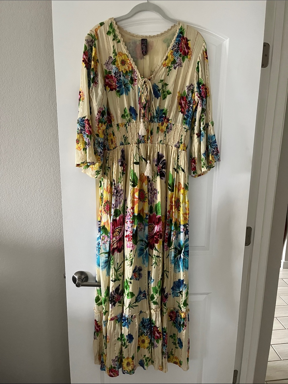 🌼ME 2 MAGIC 🌼Floral Cream Maxi Dress with Tie Neck and Smocked Waist❣️
